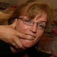 Versauter Telefonsex mit Hausfrauen Fick mich tiefer stöhnt sie immer wieder… Renate mag es gerne tief und fest von hinten. Diese Frau sucht Telefonsex, denn ihr Mann besorgt es ihr nicht mehr ordentlich. Sie...